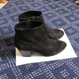 Express faux suede booties, EUC! Sz 8